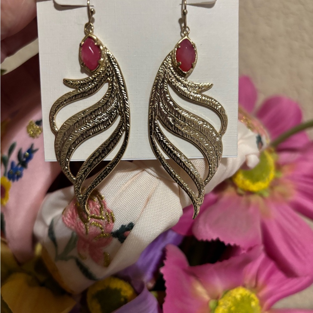 Kendra Scott | Bubblegum Pink Jade Leaf Earrings in Gold